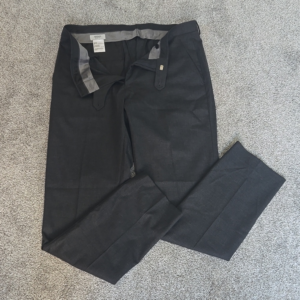 Alfani slim fit size 34×32 dress pants